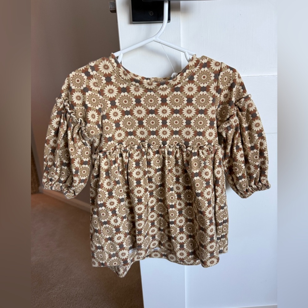 Lot of Kate Quinn 12-18 month dress x 2 and top